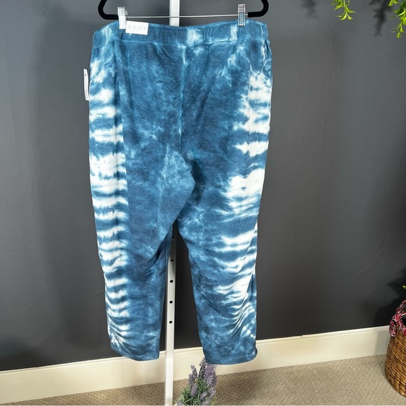 Lane Bryant Livi active. Size 26–28. NT. - Picture 6 of 14